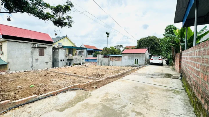 05.2026.Bán đất 60m² full thổ cư ngang 4,88m. đường thôn 4m.  giá 1.39 tỷ tại Phường Lưu Kiếm( Đông Sơn) liên hệ 0362558882