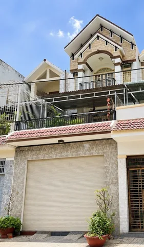Bán nhà 3 Tầng - 100m2 Ngang 5m - 4PN - Full nội thất - Ô tô đỡ cửa - Tam Bình - Thủ Đức
