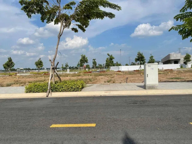 CÀN BÁN LÔ ĐẤT NẰM CẠNH SÂN BAY TIỀM NĂNG SINH LỜI CAO ,SỔ SẴN , FULL THỔ CƯ , GIÁ CHỈ 15TR/M2