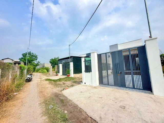 Bán căn nhà mới xây gần KCN Phước Đông 190m2 chỉ 1tỷ150