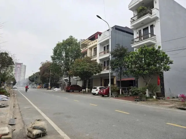 Bán đất y na kinh bắc mặt đường hoàng văn thụ nhìn chếch chung cư đông dương. Diện tích 81m mặt tiền 4.5m hướng đông bắc. Phường kinh bắc tỉnh bắc ninh
