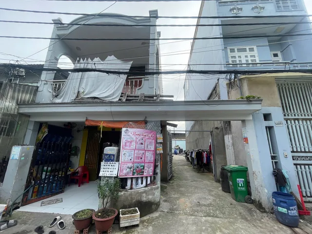 Bán nhà mặt đất, diện tích 265,7m2
Có 8 phòng trọ đang có khách thuê