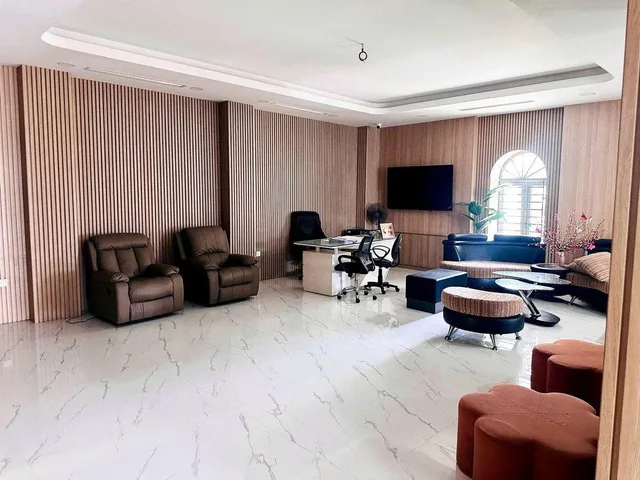 Bán tòa nhà đẹp 9 tầng mặt đường Tố Hữu, 125m2, mặt tiền 21m, lô góc VIP, thang máy, kinh doanh sầm uất, giá 163 tỷ