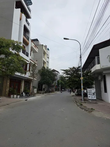 Bán đất giãn dân bò sơn 4 dãy LK5 nhìn vườn hoa con trạch nguyễn khuyến. Diện tích 81m mặt tiền 4.5m hướng đông bắc. Phường võ cường tỉnh bắc ninh