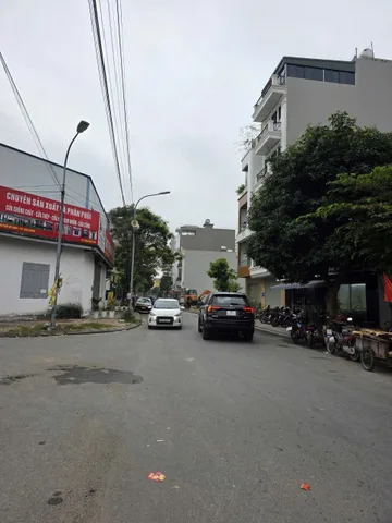 Bán đất giãn dân bò sơn 4 dãy LK5 nhìn vườn hoa con trạch nguyễn khuyến. Diện tích 81m mặt tiền 4.5m hướng đông bắc. Phường võ cường tỉnh bắc ninh