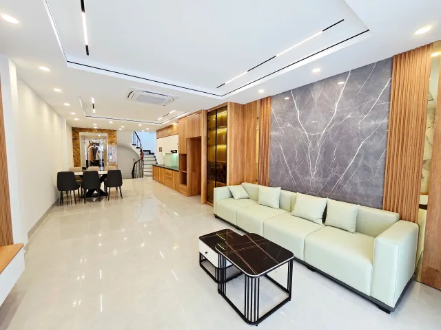 Bán nhà 55m² full thổ cư ngang 4.5m giá 17.39 tỷ tại Đường Nguyễn Văn Linh Phường Long Biên