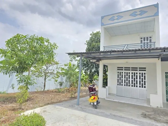 Bán nhà vườn Lạc Tấn, Tân Trụ tdt 485m2 ( 237m2 thổ) 1 lầu 2pn, 2wc giá 1,95 tỷ