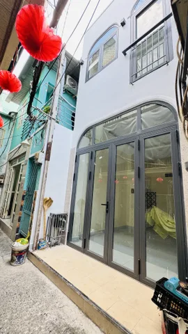 BÁN NHÀ MỚI 3 PHÒNG NGỦ HẺM 266 TÔN ĐẢN QUẬN 4