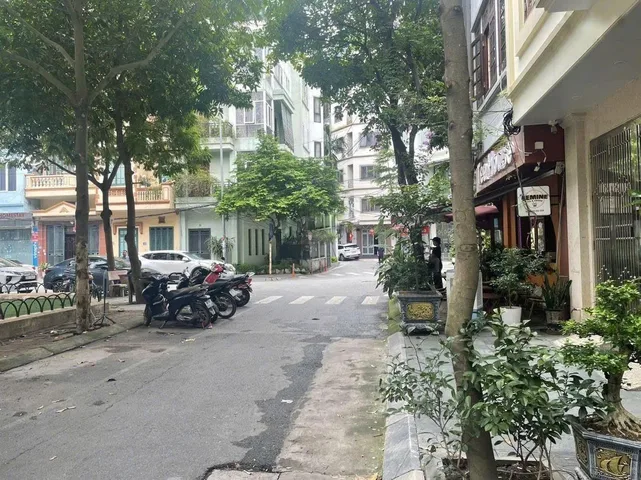 Cho thuê nhà Đặng Thùy Trâm, Hoàng Quốc Việt quận Cầu Giấy 55M x 4T giá 30tr NGÕ OTO THÔNG