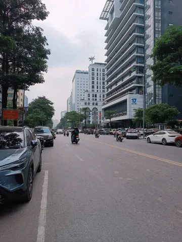 Cho thuê nhà Mặt phố Duy Tân, Cầu Giấy 70M x 6T THANG MÁY giá 85 triệu KD SẦM UẤT