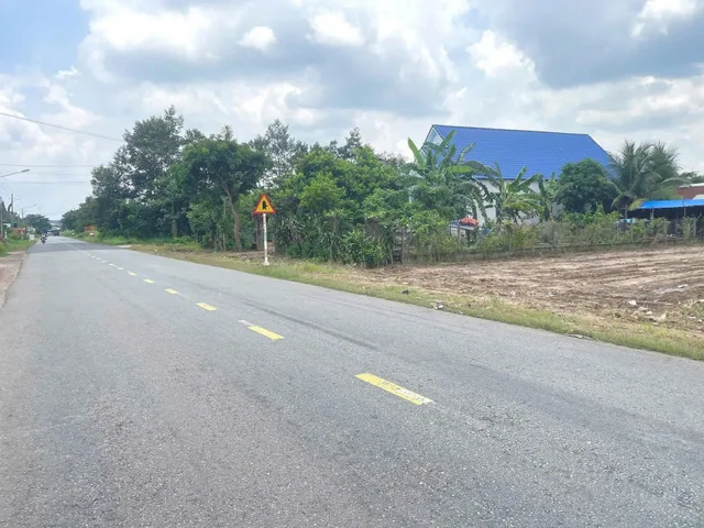 BÁN ĐẤT Diện Tích 209m2 Mặt tiền Đường ĐT750 Tân Long Đối diện có nhà xưởng đang hoạt Động
