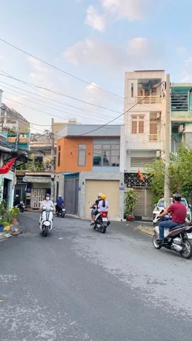 ✅ Kết cấu: Nhà mới, 1 trệt, 1 lầu, 2 PN, 2WC, phòng khách, bếp, sân. Các tầng đều co khoảng trống có thể cải tạo thêm hoặc lên thêm tầng.