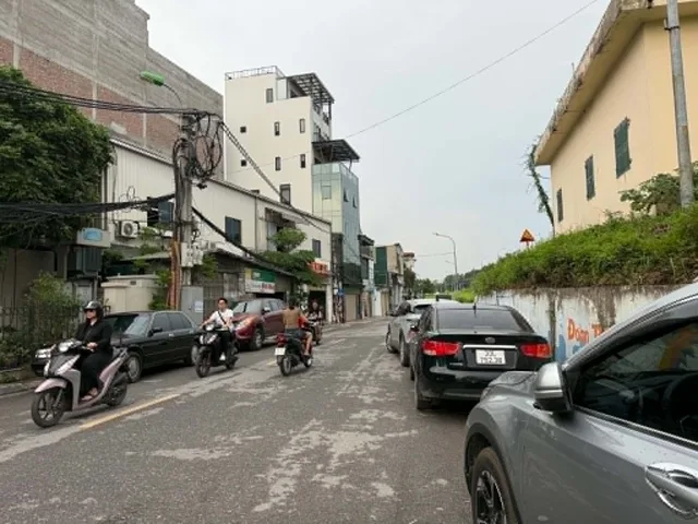 Bán nhà 34m² có sẵn 32m² thổ cư ngang 3.4m giá 9.1 tỷ tại Đường Bát Khối Phường Long Biên