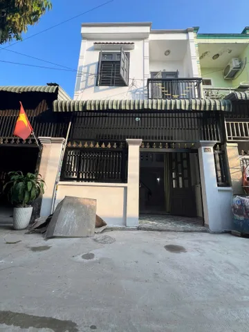 Nhà lầu 🍀trệt bình chuẩn 63 Thuận An Bình Dương 
👉Công năng 2pn . khu vực phơi đồ , máy giặt riêng .giếng trời