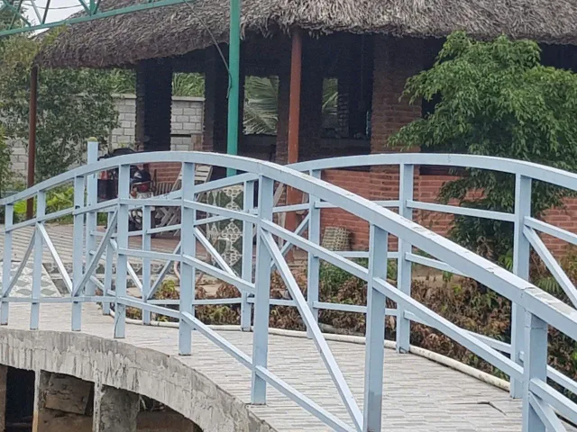 Bán hơn 1ha đất có nhà vườn siu đẹp 
Đường kênh A . Gần Vành đai 3