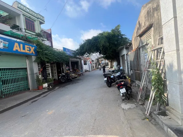 🌎🌴 THIÊN HƯƠNG . L/h;076.231.9990 em Thuý
- Hàng mới, sẵn bìa 📕 pháp lý rõ ràng sẵn sàng giao dịch.
💁‍♂️ Chính chủ gửi bán: lô đất đẹp Thôn 6- Phường Thiên Hương.
- Diện tích: 89m2 ( mặt tiền 4,64m nở hậu 4,8m )
- Hướng Tây Nam
- vị trí đắc địa nằm t
