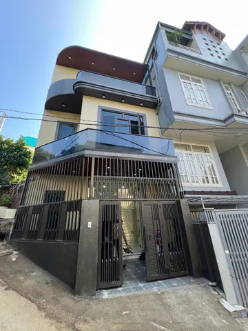 BÁN CĂN NHÀ 3 TẦNG HIỆN ĐẠI,FULL NỘI THẤT,TRUNG TÂM PHƯỜNG HẠ LONG,QUẢNG NINH