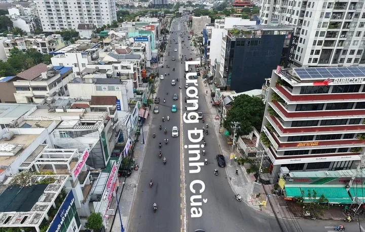 Bán Toà nhà VP Lương Đình Của 
1 hầm 4 tầng. 7×19