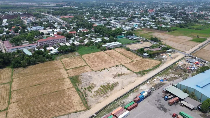 Bán mảnh đất 2 mặt đường ngay khu công nghiệp, đất ở đường xe container