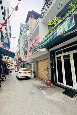 CHO THUÊ NHÀ 2 PHÒNG NGỦ MẶT TIỀN ĐƯỜNG SỐ QUẬN 4
