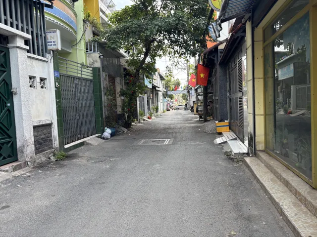 BÁN NHÀ CẤP 4 MẶT TIỀN HẺM THÔNG