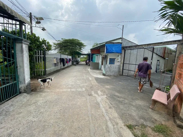 Bán đất lớn có 300m thổ cư giá tốt 
Đường 4C quốc lộ 50