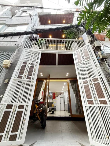 🔔  Nhà đường PHAN XÍCH LONG ngay phố ẩm thực của Quận Phú Nhuận , hẻm 3,5m thông , gần BV Hoàn Mỹ , Sân Bay và các Quận Trung Tâm  .