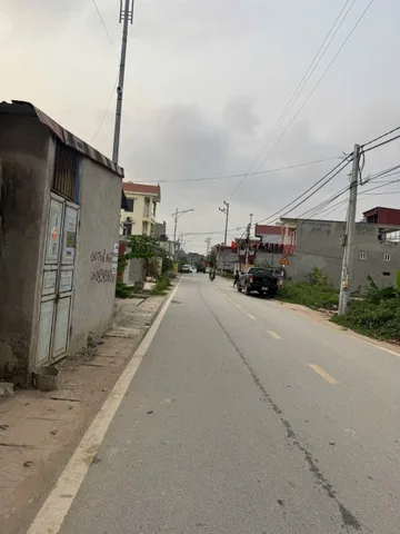 CHỈ HƠN 4 TỶ - CÓ NGAY 100M2 ĐẤT HOA ĐỘNG - SẴN 4 PHÒNG TRỌ .l/h:076.231.9990 em Thúy 

✅ Diện tích: 95m2 . Hướng Đông cực đẹp.
✅ Đường nhựa 9m thông thênh thang.

✅ Vị trí đắc địa: Nằm giữa Hoàng Huy Green và Emerald Symphony. Tiềm năng kinh doanh, 