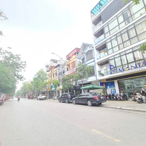 Bán nhà 3.5 tầng mặt phố nguyễn gia thiều. Kinh doanh tốt. Diện tích 80m mặt tiền 6.4m hướng bắc. Phường kinh bắc tỉnh bắc ninh
