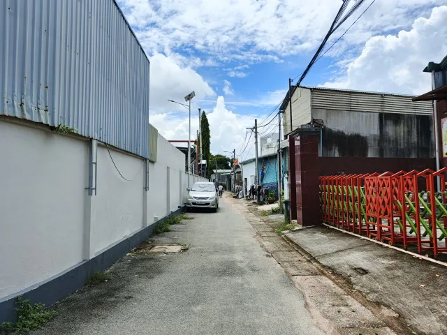 Bán nhà 528,6m² có sẵn 185.7m² thổ cư ngang 10.5m tại Phường Phú An