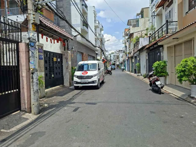 Bán nhà 167m²  5.3×32m²  giá 18.8 tỷ  Phường Phú Thọ Hòa