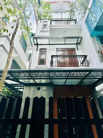 Có căn nhà ở Thái Thịnh, thực sự là căn hiếm trong phân khúc dưới 15 tỷ khiến mình đi xem xong thấy rất thích.