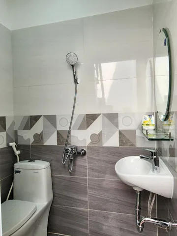 Khu an ninh nhất Chu Văn An. Với 1 tỷ 990 căn 30m² xây 1 trệt 3 lầu, sổ riêng. Hẻm 4.5m, sổ sẵn
