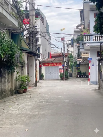 🔥 VIP NGỌC THUỴ - KHU CÁN BỘ - NGÕ THOÁNG 5M - SỔ ĐỎ SẴN GIAO DỊCH 🔥
• Diện tích: 50m²
• Giá: 12.8 tỷ