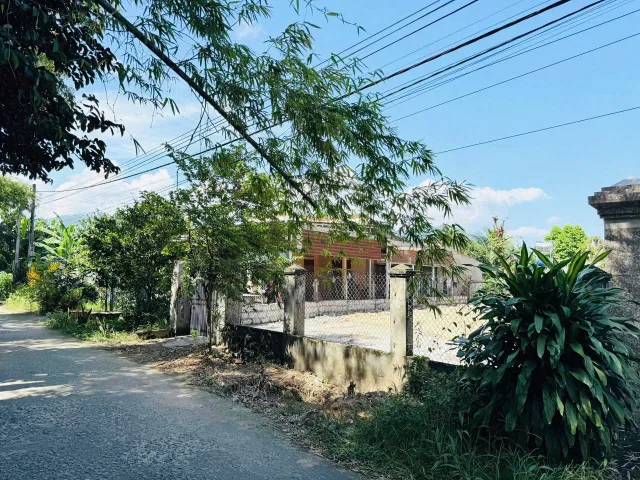 💥💥💥Bán đất Suối Hiệp 
⚡️Diện tích  : 335m2 ngang 10,35  , có 200m Thổ cư
Lô Đất vuông vắng cắm móc rõ ràng , đã rào chắn làm cổng kiên cố. 
- Nằm trên mặt tiền đường nhựa rộng 6m , oto di chuyển tận nơi.
- Cách đường liên thôn 350m - Cách QL1A chỉ 750