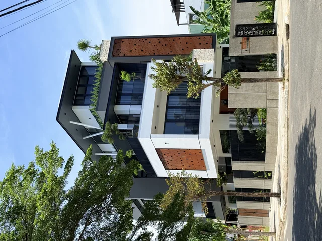Bán nhà 175m² full thổ cư ngang 9m giá 26.5 tỷ tại Đường Thanh Lương 28 Phường Hòa Xuân