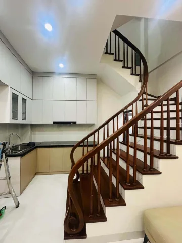 NHÀ XÂY MỚI ĐẸP GẦN PHỐ TÔN THẤT TÙNG_NGÕ THÔNG THOÁNG_34m2 x 5T_NỘI THẤT ĐẸP, hơn 9 tỷ