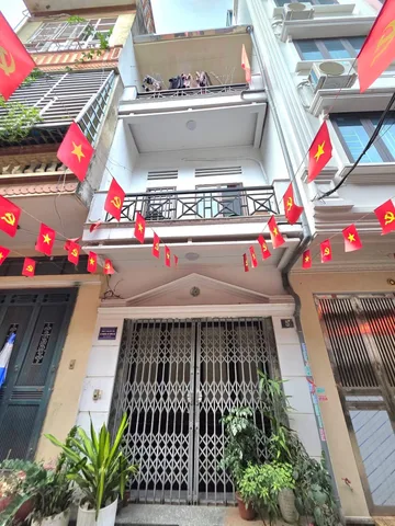 🏡 Bán Nhà Phân Lô 82 Nghĩa Tân, Cầu Giấy – 46m² x 4 Tầng – MT 3.5m – Ô Tô Tránh, 7 Chỗ Vào Nhà – Ngõ 6m – Giá 17 Tỷ – LH Nga 0982318676