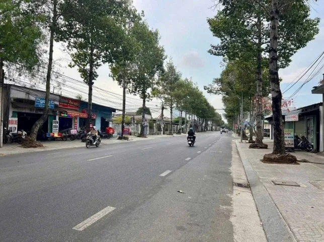 MẶT TIỀN NGUYỄN VĂN CỪ, TP BÀ RỊA ,Vị trí :  Gần Chợ, trường học, tiện ích đầy đủ. Thuận tiện kinh doanh buôn bán