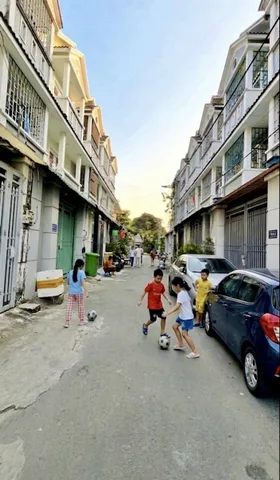 🔥VÍP NHÀ PHỐ HIỆP PHÚ - TÂN HOÀ 2, HXH TRÁNH, 56m2 TC, 3 TẦNG ĐÚC, 4 PN, DÂN TRÍ CAO, HƠN 5,x tỷ TL.
🏡 Nhà còn mới 100% tặng nội thất vơ bản. Thiết kế phong cách hiện đại.
+ Ngay ngã tư thủ đức.
+ tiệm ích xung quanh không thiếu thư gì.
💰 Pháp lý chuẩ