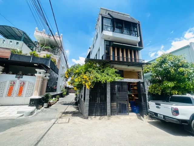 Bán toà nhà 4 Tâng Góc 2 Mặt Tiên Thông Thoáng Đường Số 11, Trường Thọ, Thù Đức. Sát CC Me