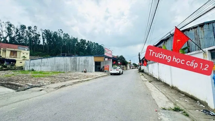 📣📣📣 Chào bán lô đất Hoà Bình gần khu đấu giá và trường học ….l/h:076.231.9990 em Thúy 

✅👉Diện tích: 66,7m mặt tiền 4,50 
✅👉Vị trí đường nhựa apphan, thông các ngả,gần trường chợ … kinh doanh buôn bán quá Ok👌👌👌
✅👉💰💰💰Giá chỉ 1 tỷ xxx( mềm nhất thị trườ