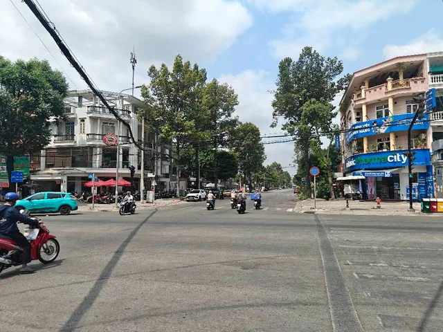 BÁN NHÀ KHU TÊN LỬA 4 TẦNG MT ĐƯỜNG 12M 80M2 NHIK 11 TỶ