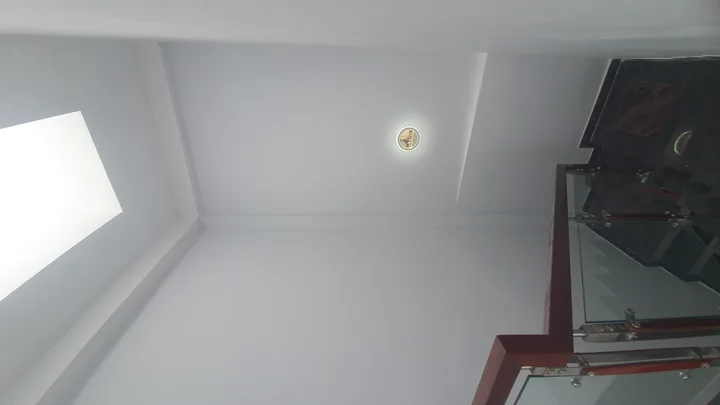 Nhà đẹp xây mới 5 tầng,chỉ hơn 7tỉ,vị trí đẹp,giáp TKTQ,đường nhựa thông 8m,ôtô ngủ trong nhà,sát trường học.