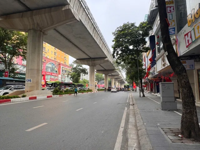 HÀNG HIẾM CẦU GIẤY: 2 MẶT Ô TÔ TRÁNH – 8 TẦNG THANG MÁY – KHÁCH GIÀU SĂN TÌM