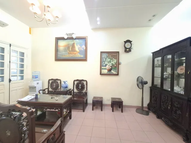 VIP BA ĐÌNH - NHÀ DÂN XÂY CHẮC CHẮN KHUNG CỘT - MẶT TIỀN BỀ THẾ - 30M RA MẶT PHỐ HOÀNG HOA THÁM - Ô TÔ KINH DOANH SẦM UẤT