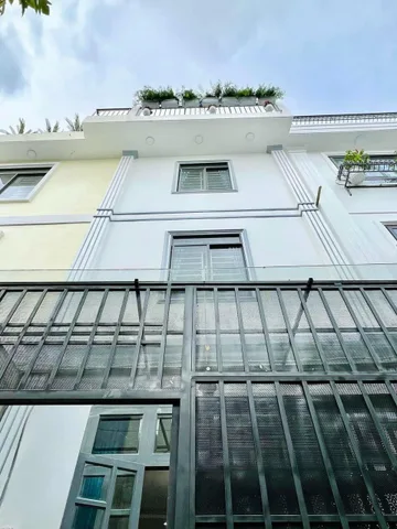Nhà riêng 4PN, 4WC, 42m2 tại Nguyễn Huy Lượng, giá siêu hời