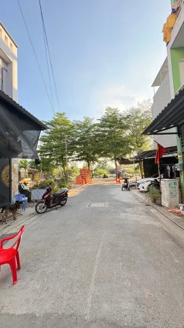 NHÀ ĐẸP – XE HƠI ĐẬU CỬA – CHỈ NHỈNH 5 TỶ