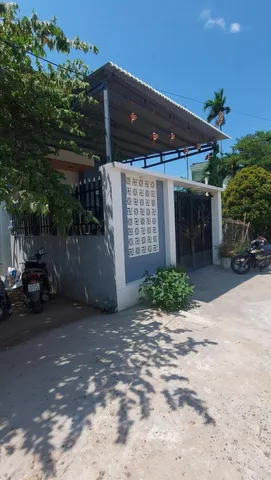 Gần làng Đại học Vài bước chân. Và các Tổ hợp đang xây dựng. 
 Sát đường Mai Đăng Chơn, Ngũ Hành Sơn Đà Nẵng.Căn nhà cấp 4 giá rẻ, chất lượng và tiềm năng. Mua nhanh kẻo tiếc.