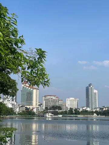 MẶT NGÕ THÔNG –VF3 ĐỖ CỬA - THANG MÁY- SÁT PHỐ– GẦN HỒ TÂY -AN CƯ GIA ĐÌNH -NHÀ ĐẸP Ở NGAY .